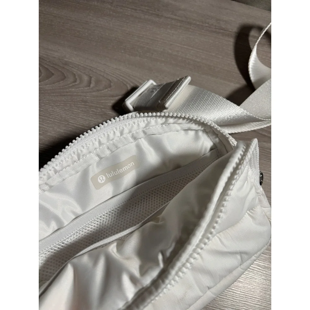 Lululemon Everywhere Belt Bag White Quilted Puffer‎ Nylon Crossbody Waist Active